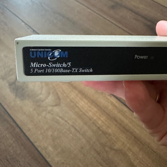 UNICOM 5 Port 10/100 Base-TX Ethernet Switch FEP-32005T-2 - Picture 3 of 5